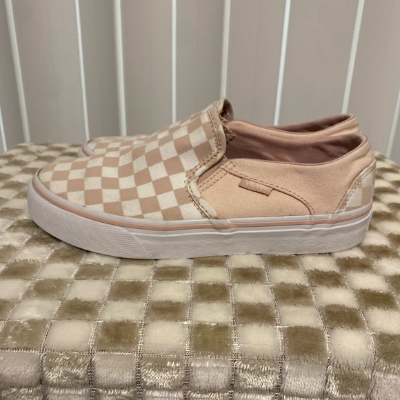 Light pink Vans 
Woman’s size 6 
Vans - Picture 4 of 6